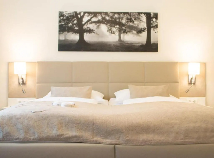 Rooms 73 - Helga Bartos