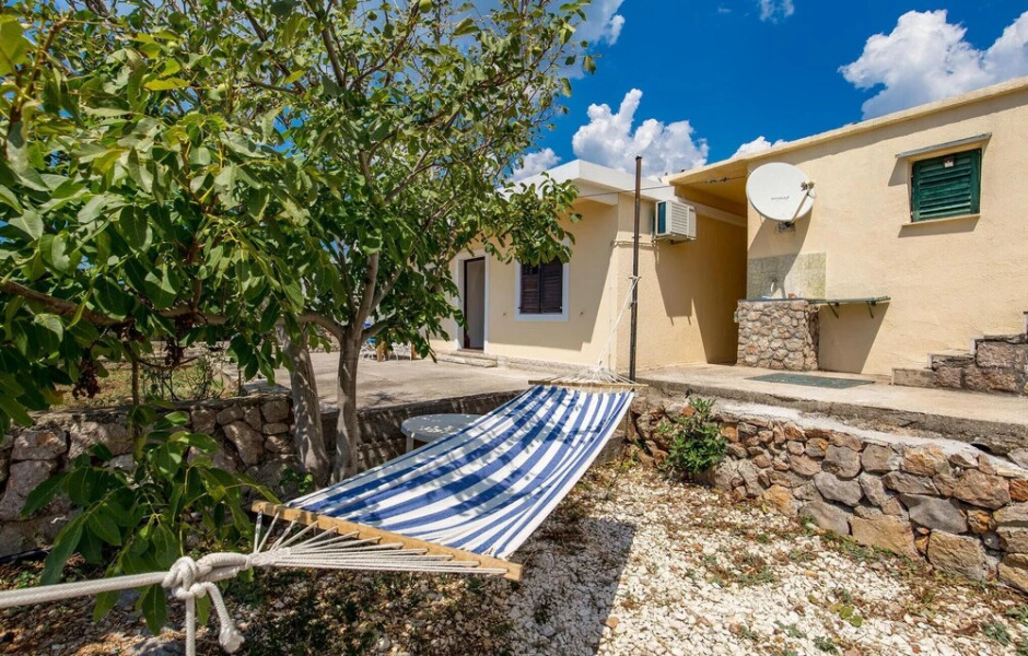 Nice Home in Cesarica With Wifi and 2 Bedrooms