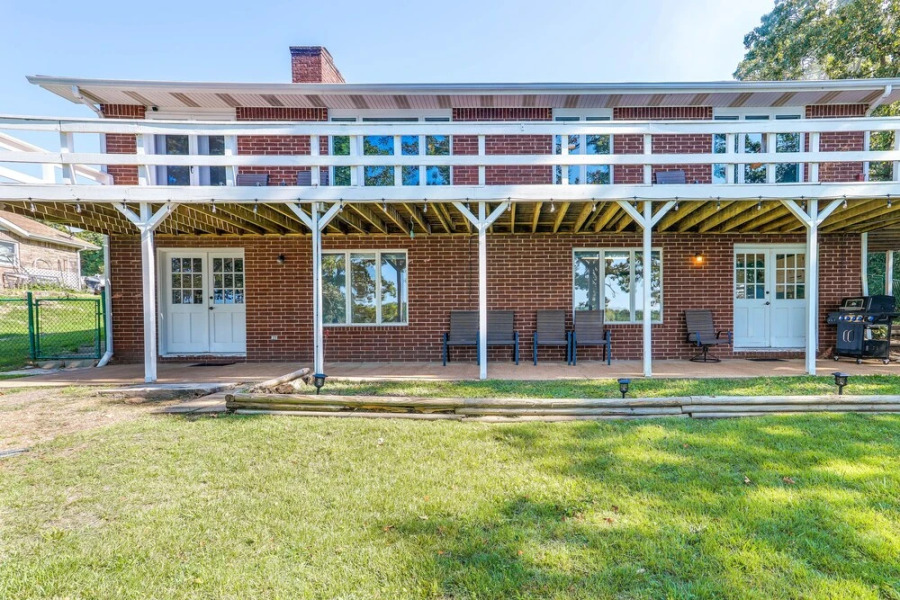 Lakefront Arkansas Escape w/ Grill, Dock & Kayaks!