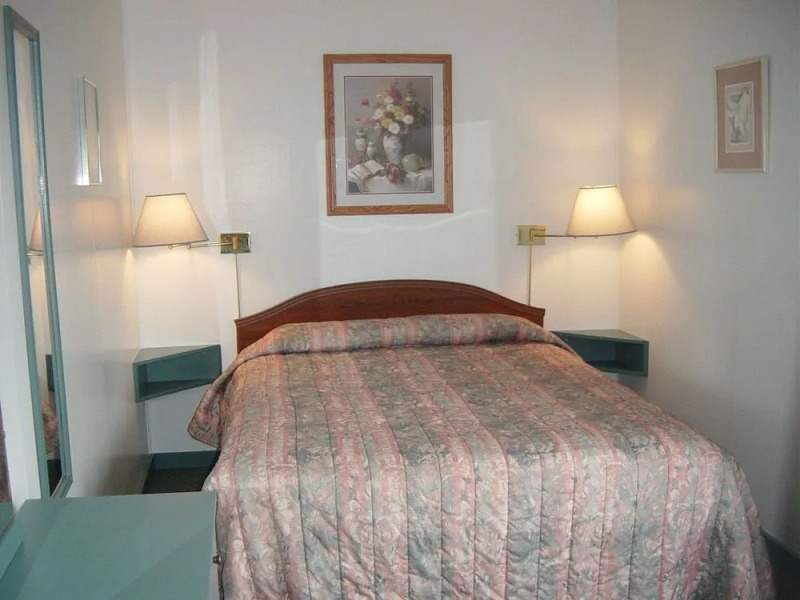 Shuswap Lake Motel & Resort