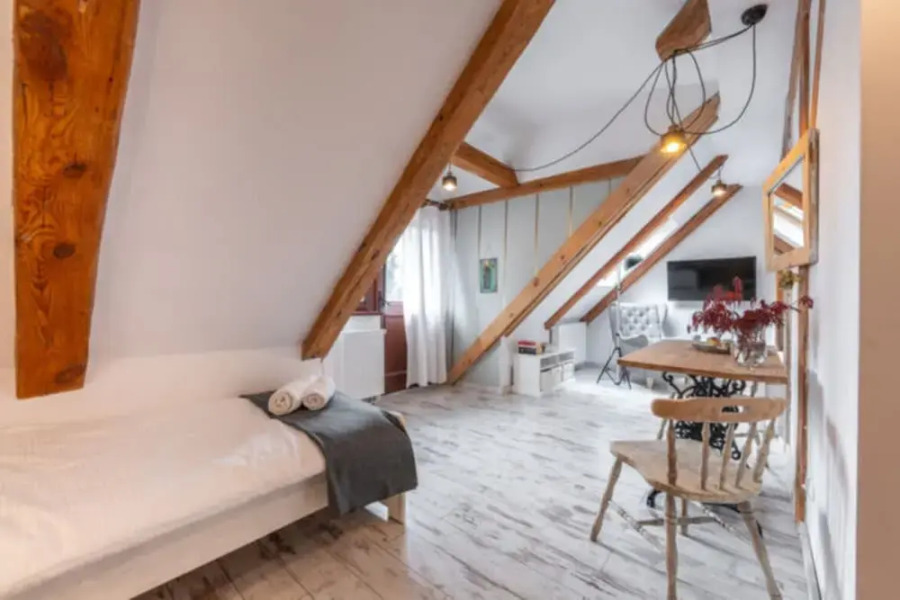 Large Holiday Villa With Garden, 6 Bedrooms