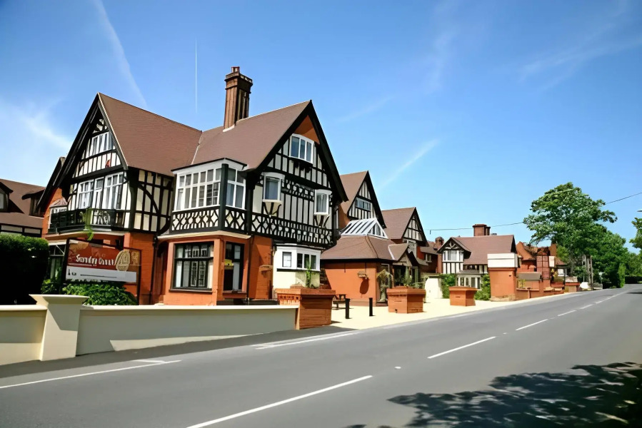 De Rougemont Manor Hotel & Suites