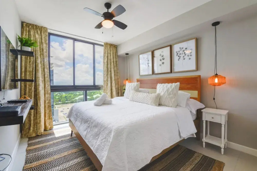 Downtown Doral Condo w-Free Parking