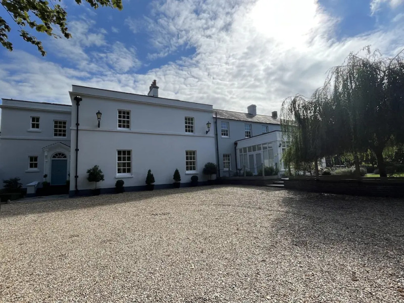 Stunning and Luxurious Manor House Holiday Home