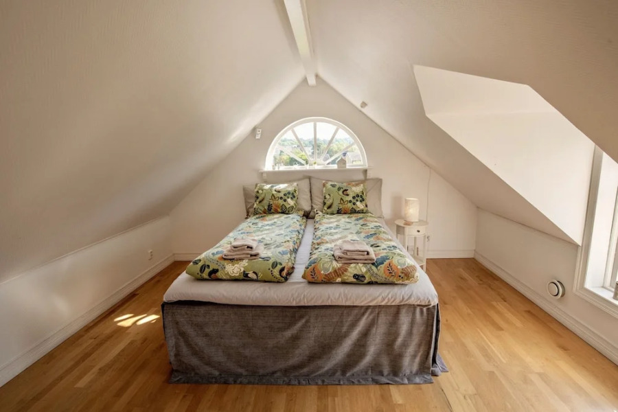 2 Bed House Sleeps 4 With Garden & Free Parking