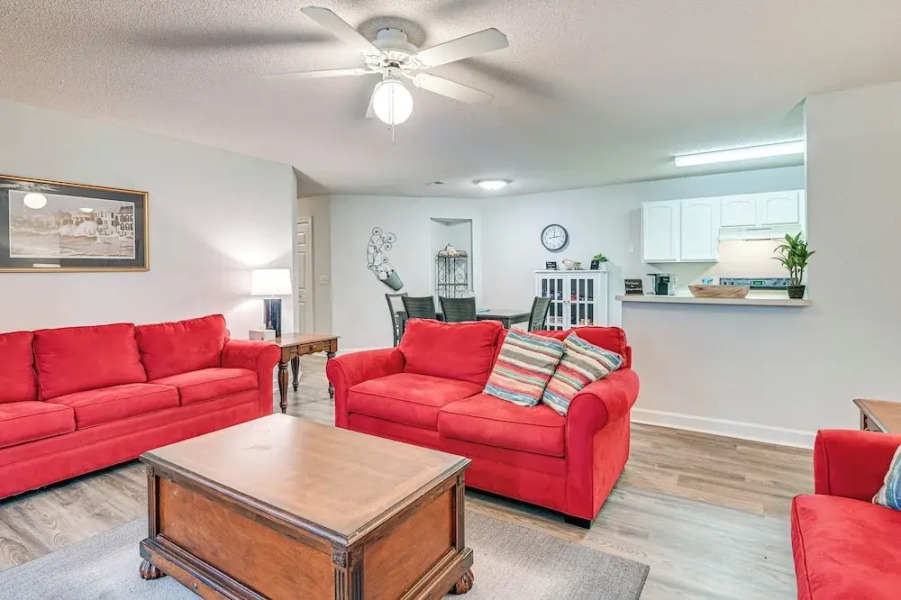 Murrells Inlet Condo w/ Pool Access, Near Beach!