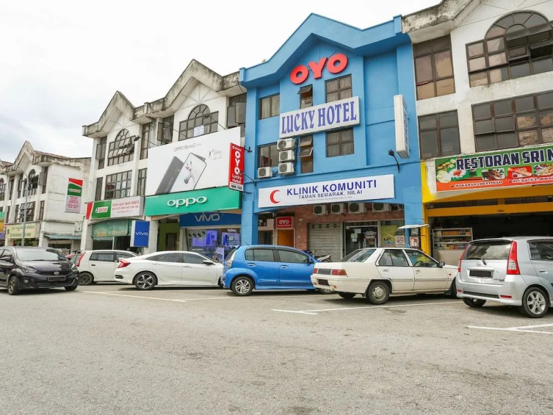 OYO 89406 Lucky Budget Hotel