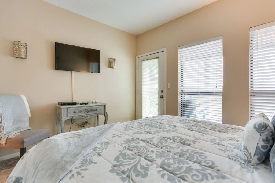 Lakefront Townhome in Pottsboro: Pets Welcome!