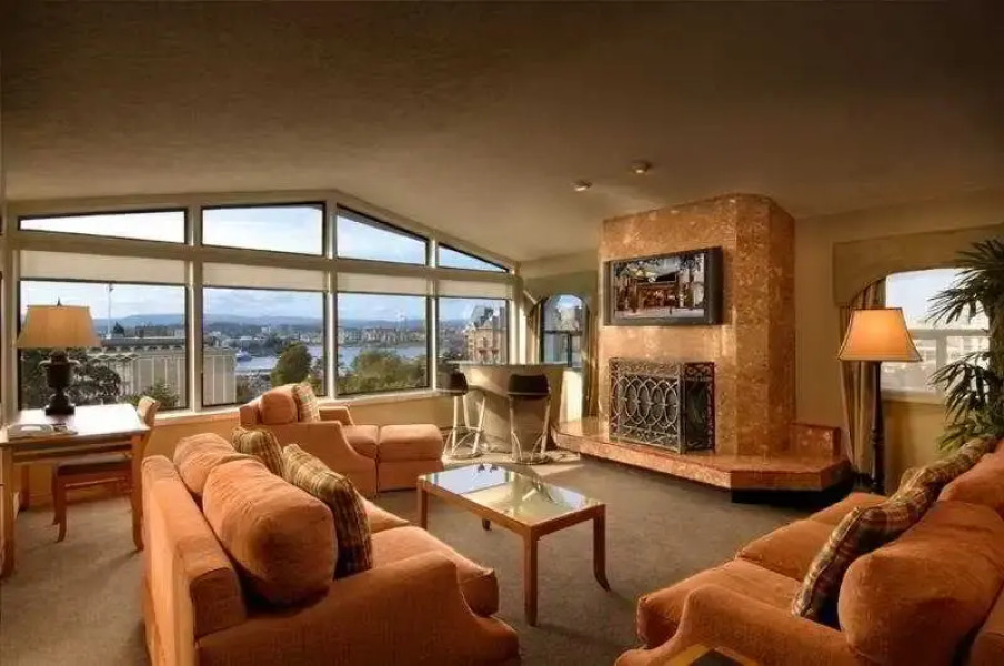 Queen Victoria Hotel & Suites