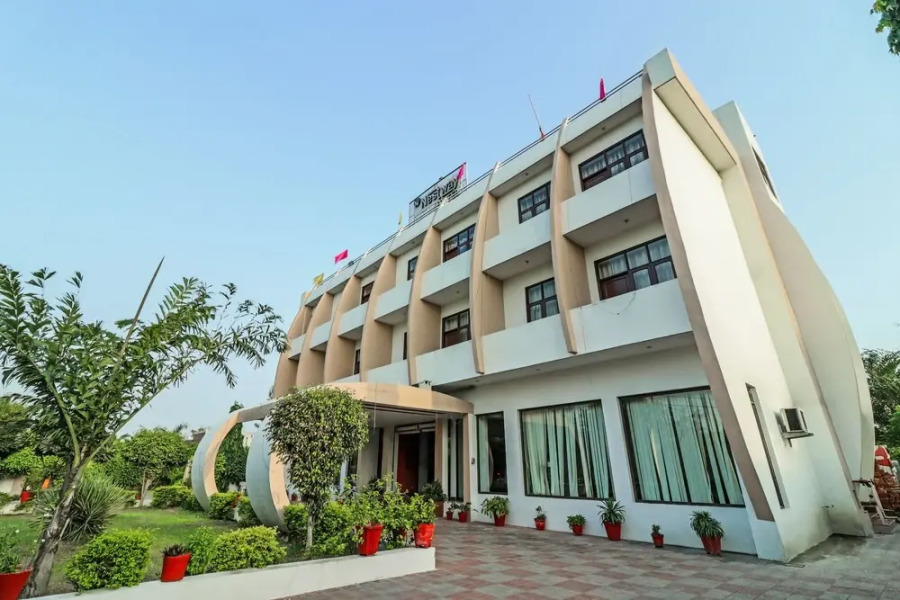 OYO 18465 Hotel Nestway