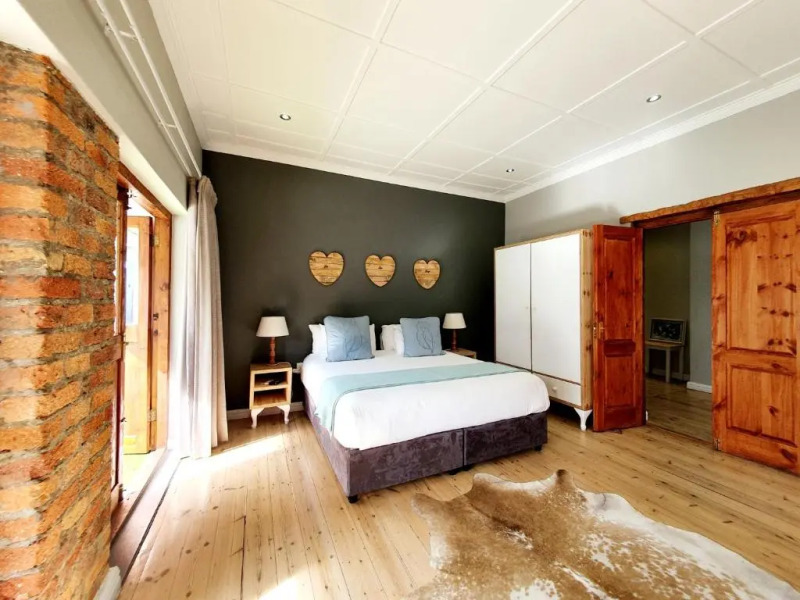 Two Fat Owls Guesthouse