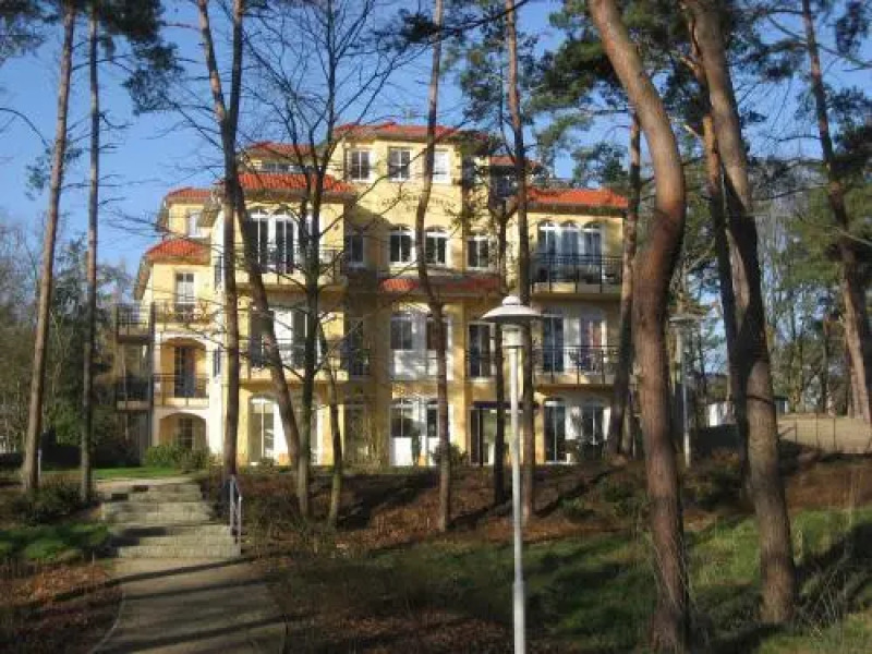 Kurparkresidenz Baabe - Ferienwohnung Meeresgarten mit Terrasse