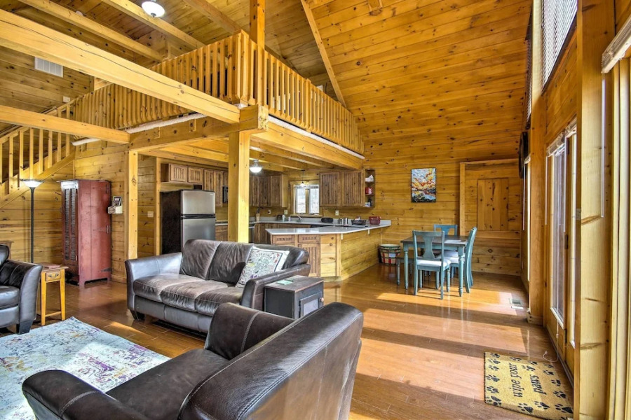 Cozy Winter Retreat: Great Location & Pet Friendly