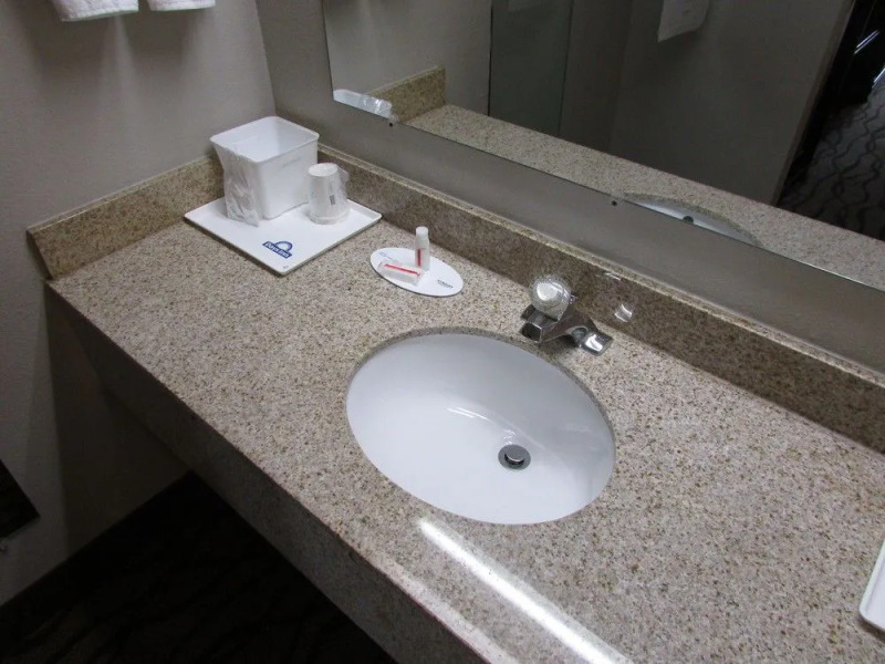 Days Inn and Suites Fort Valley