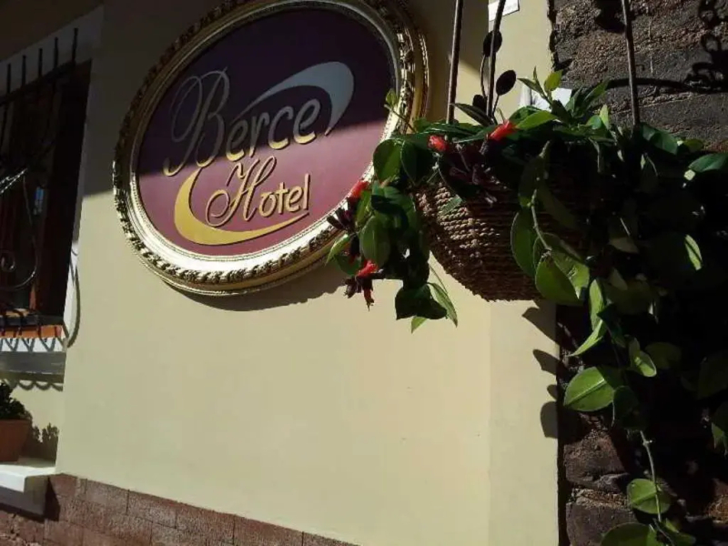 Отель Berce