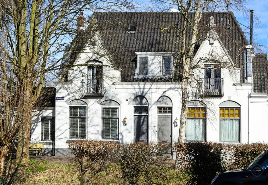 Elegant Riverside Apartment