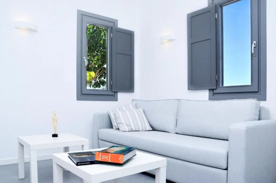 Ionathan Koufonisia Suites