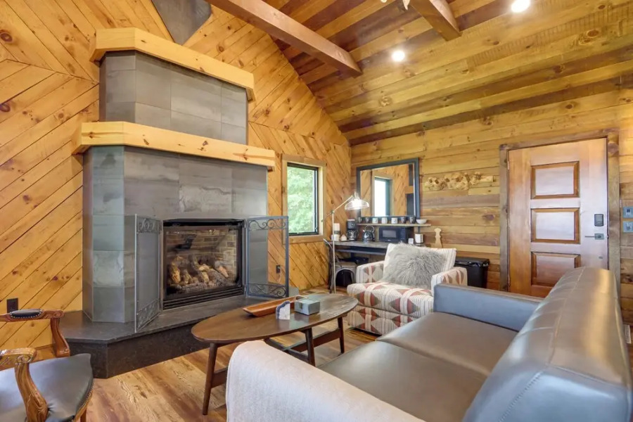 Dreamy Penrose Cabin w/ Panoramic Mountain Views