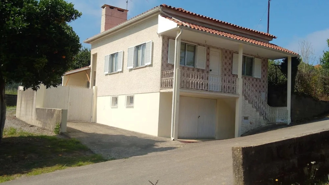 House With 2 Bedrooms in Anadia, With Furnished Terrace Near the Beach