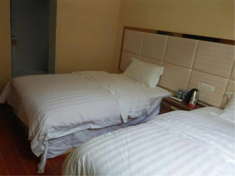 Langzhong Jixing Inn