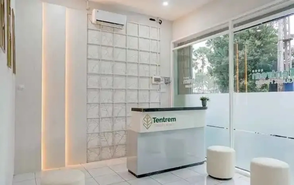 Roso Tentrem by Calli Rooms