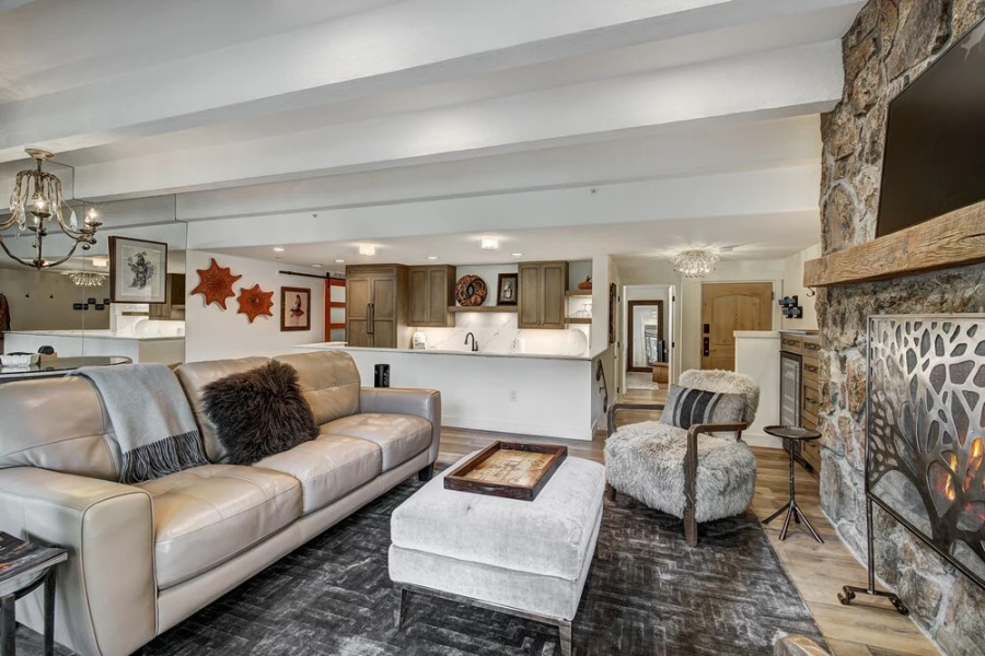 2 BR Next to Eagle River in the Heart of Vail by RedAwning - Save 20% on 7+ Nights!
