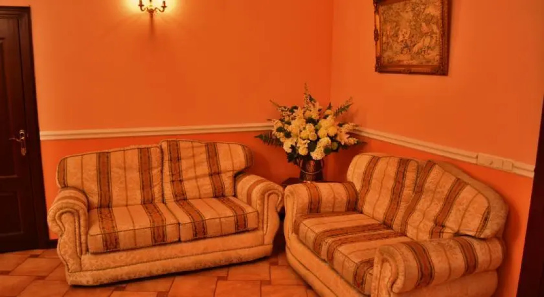 Viesu nams Augstrozes