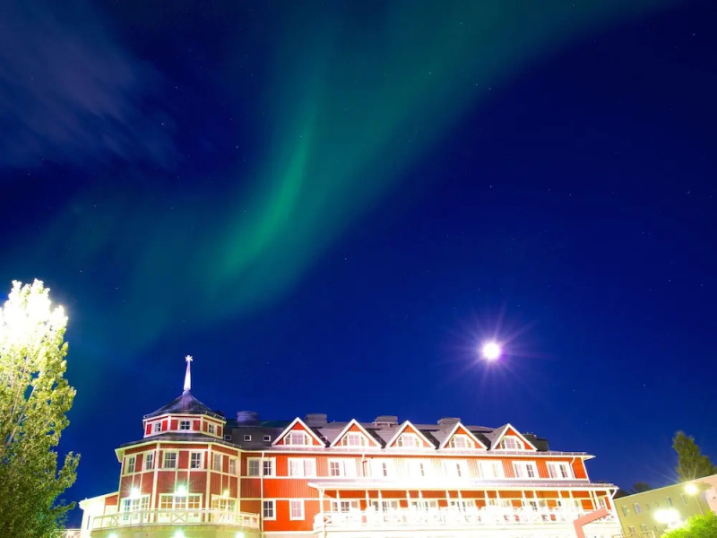 Grand Arctic Hotel