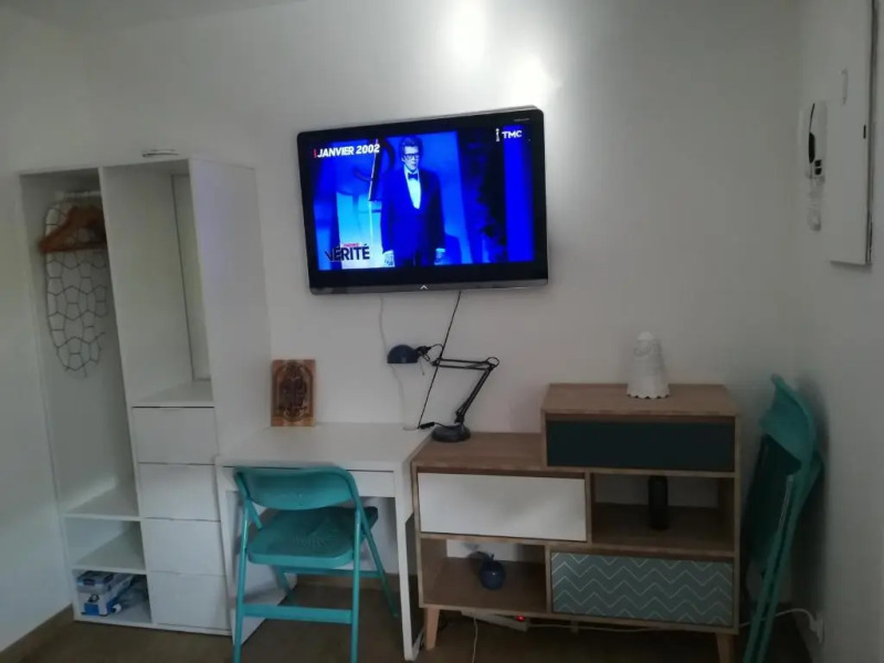 Studio renové en RDJ dans résidence de standing