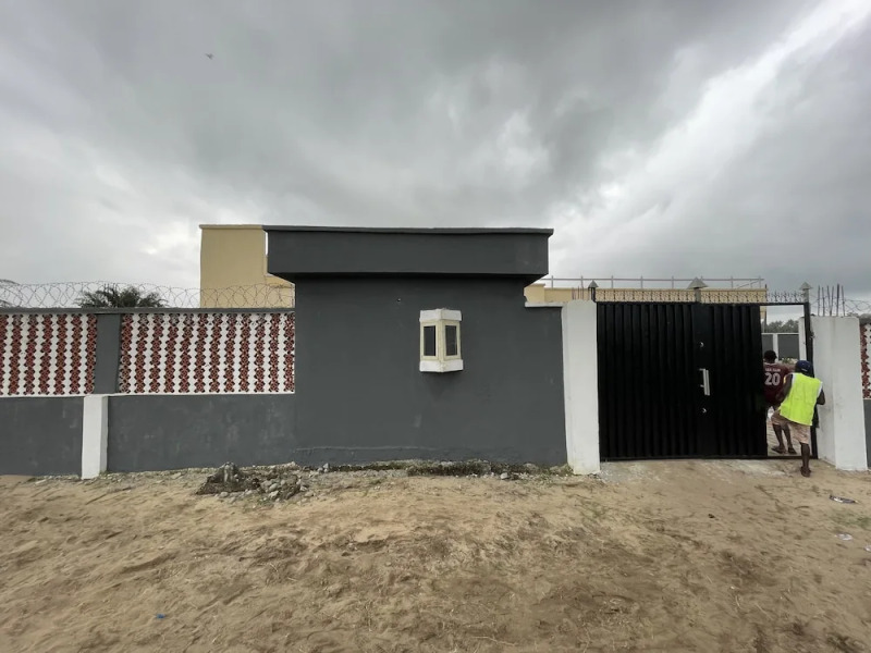 Inviting 8 Bed House in Lekki