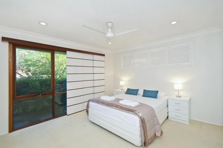 Bal Harbour Broadbeach Waters Holiday Home