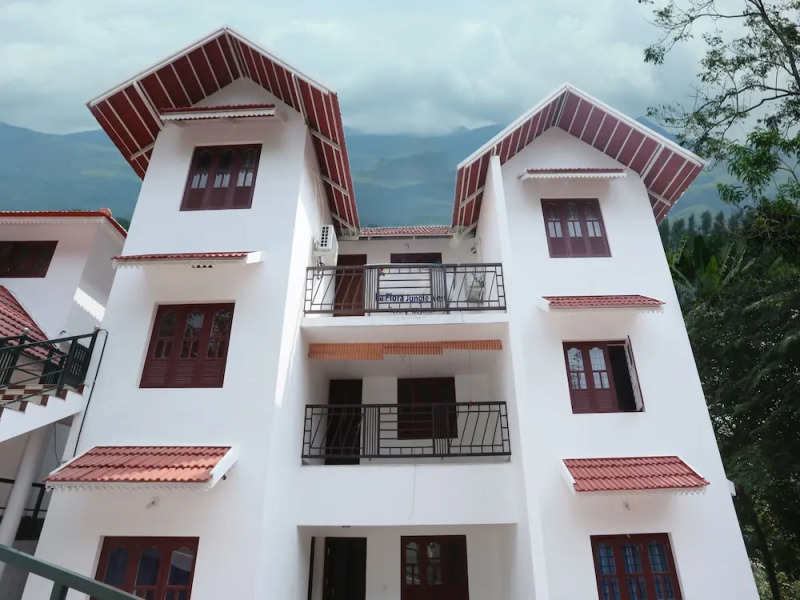 OYO 10421 La Flora Resorts