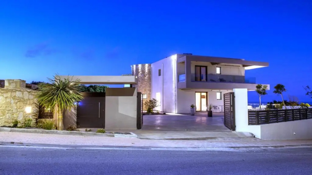 Orama 4 bedroom Villa & Orama 3 bedroom Suite