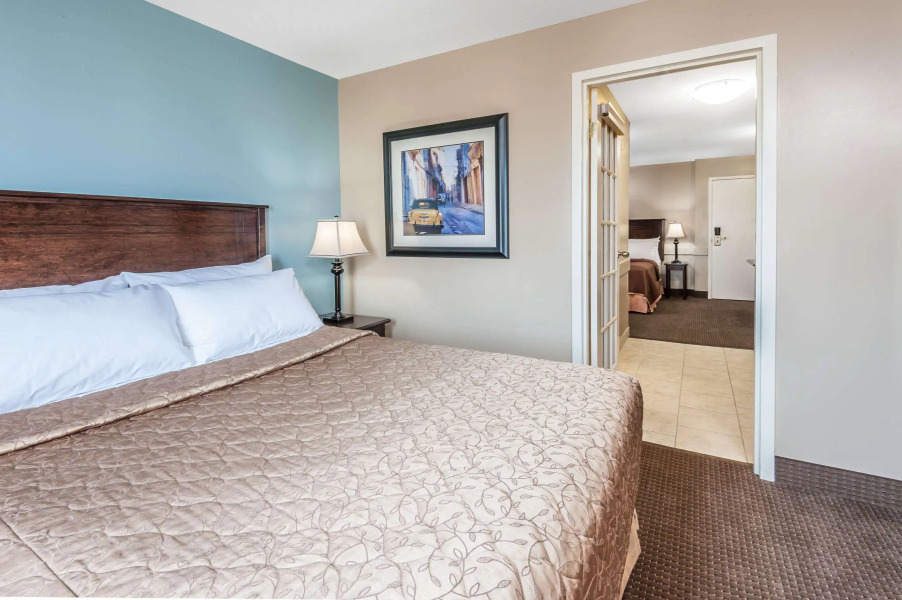 Super 8 by Wyndham Edmonton South