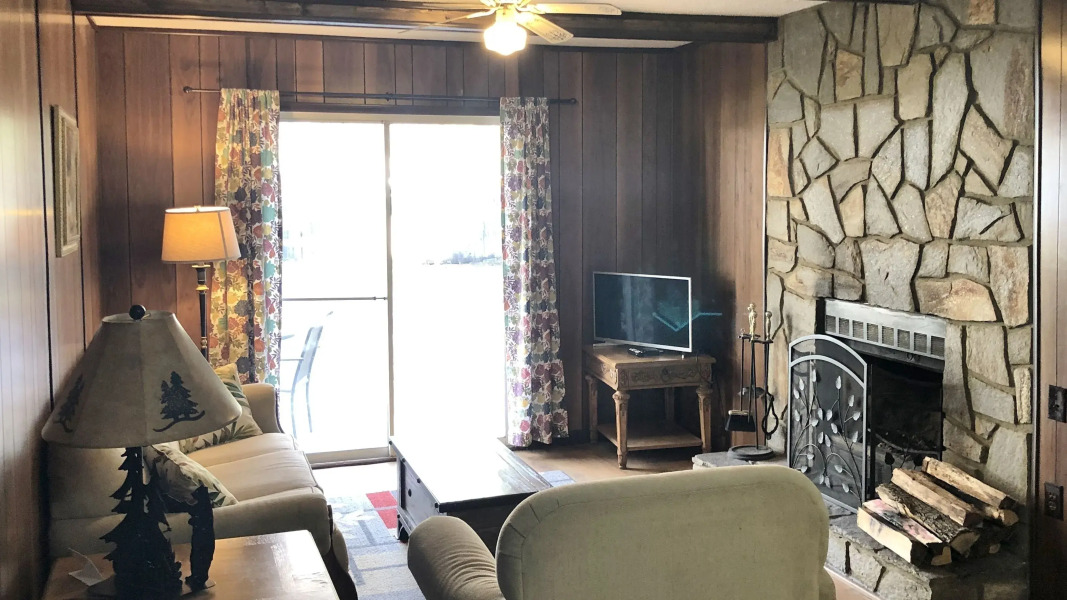 Meadowlark Motel with Restaurant & Bar