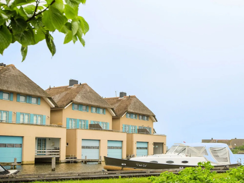 Cosy Holiday Home in Friesland by the Lake