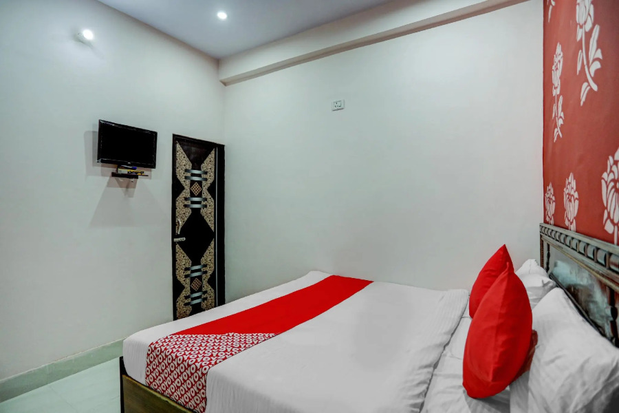 OYO 77261 Solanki Hotel And Restaurant