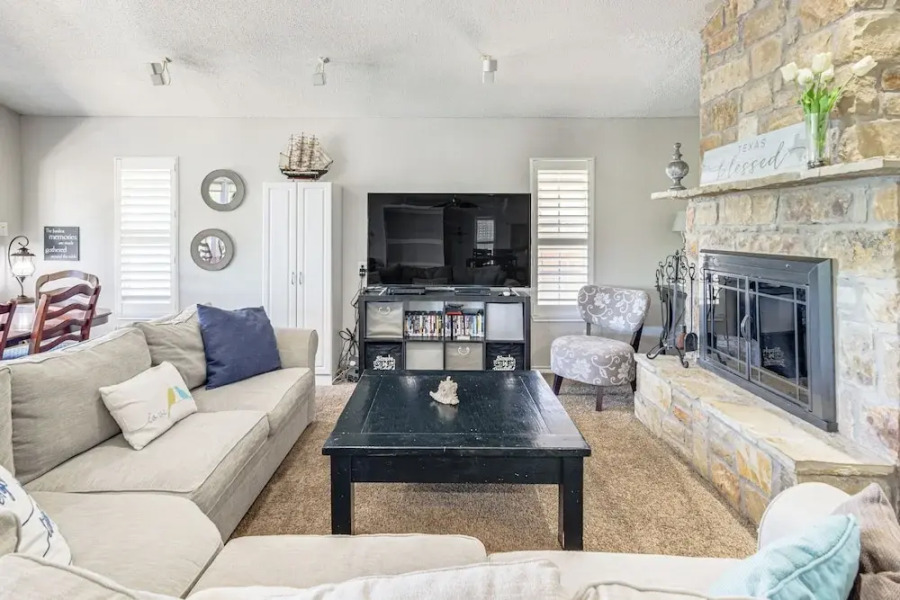 Lakefront Granbury Home w/ Dock, Decks & Hot Tub!