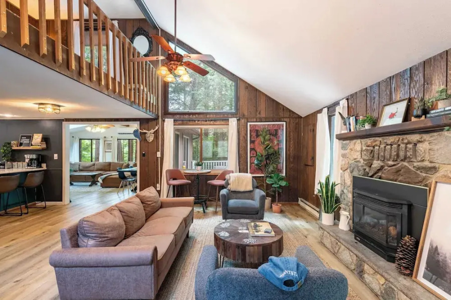 Lakeshore Oasis by Avantstay Private Beach, Views, Hot Tub, Volleyball