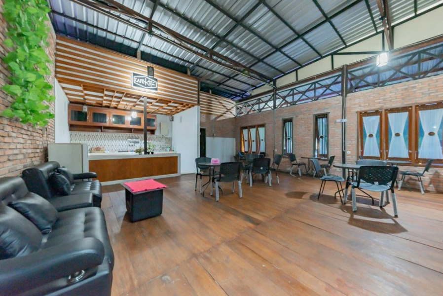 RedDoorz near GOR Parenggean