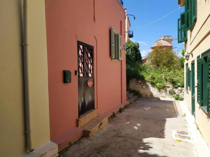 MASTER ROSE STUDIO in old town