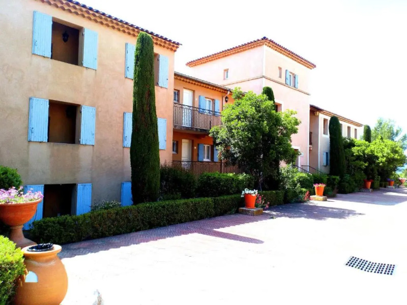 Charmant T2 climatisé avec belle vue , Golf de Pont-Royal