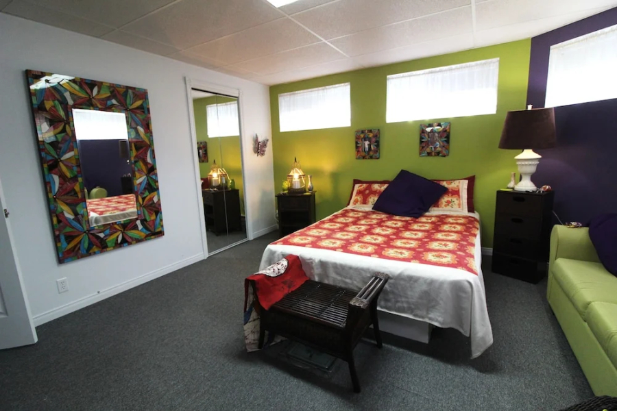 Room in Guest Room - Gandhi Very Large Room Decorated in Indian Style, Office Space and Sofa