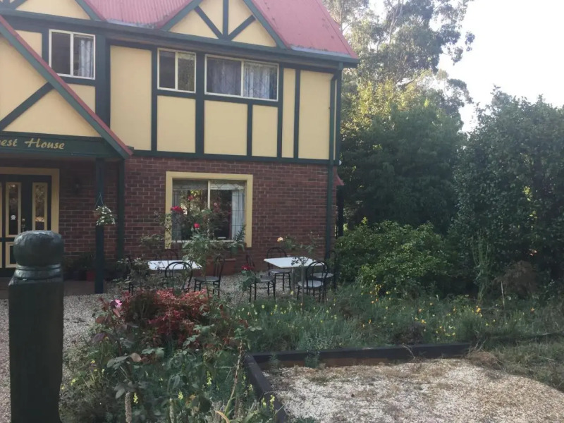 Oaktree Guest House