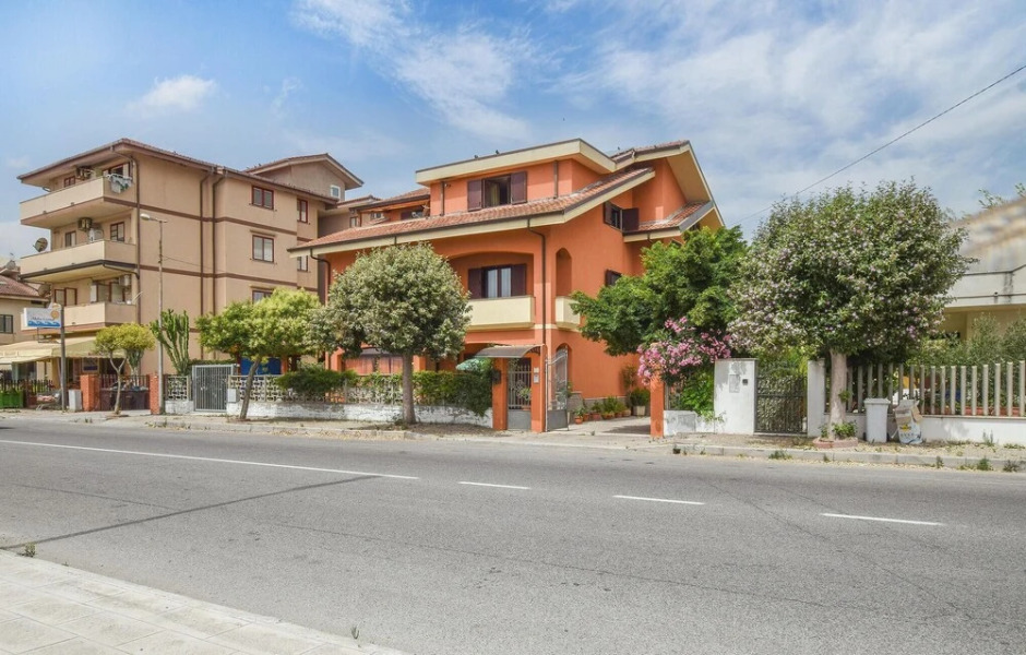 Nice Apartment in Reggio di Calabria With 2 Bedrooms and Wifi