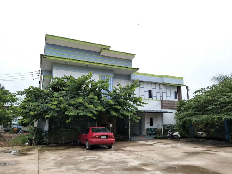 Ausgust Riverside Resort