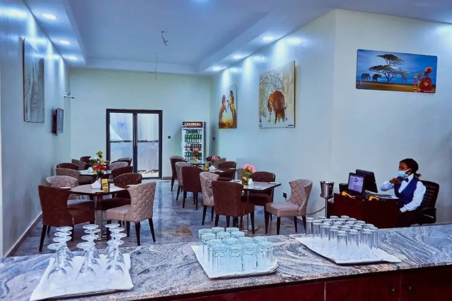 Deja Vu Hotel and Suites