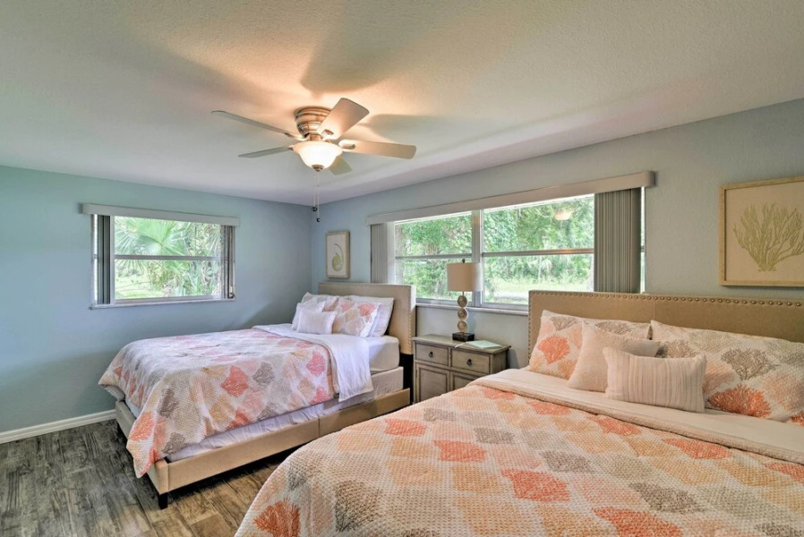 Updated Rustic Yankeetown Home w/ Lanai & Dock