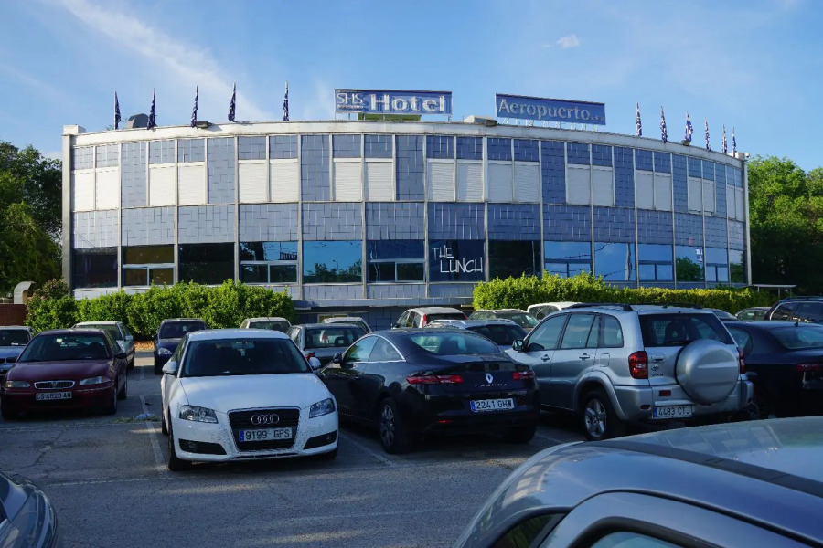 AP Hotel and Parking