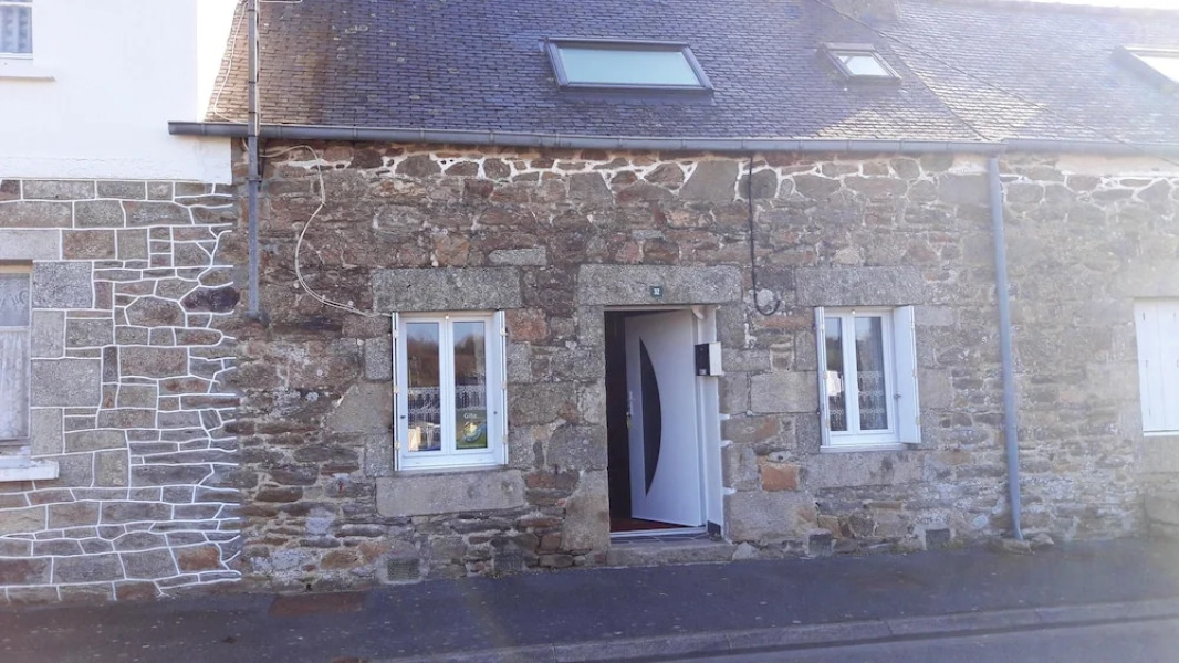 House With one Bedroom in Belle-isle-en-terre, With Enclosed Garden -